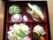 季節の炊き合わせやちらしずしが入っている箱膳の様子。施設で出される行事食の写真