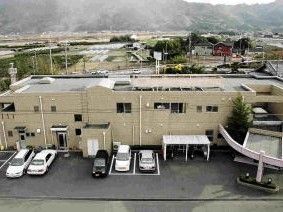 鉄骨造の広めの設備の様子。施設を上から写した全景写真