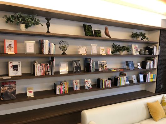 ラウンジ（ライブラリー）