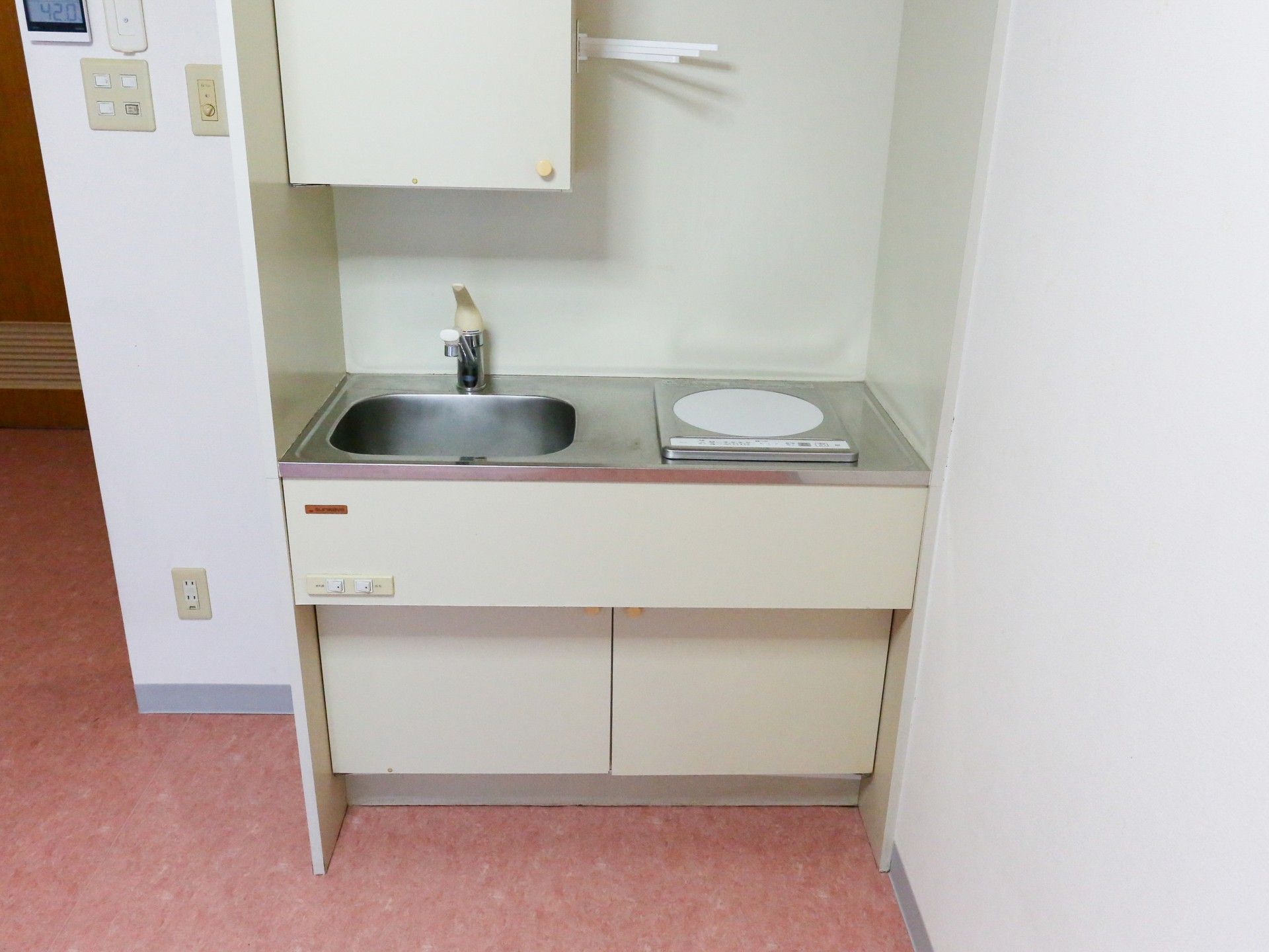 居室に設置されたミニキッチン