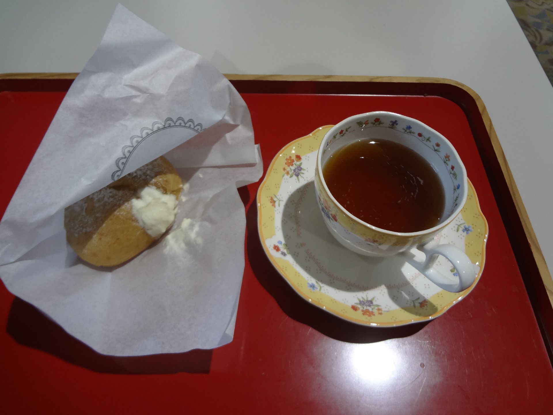 紅茶と茶菓子のセット
