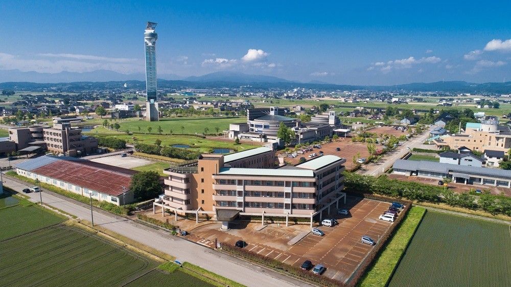 広がる自然の中の建物