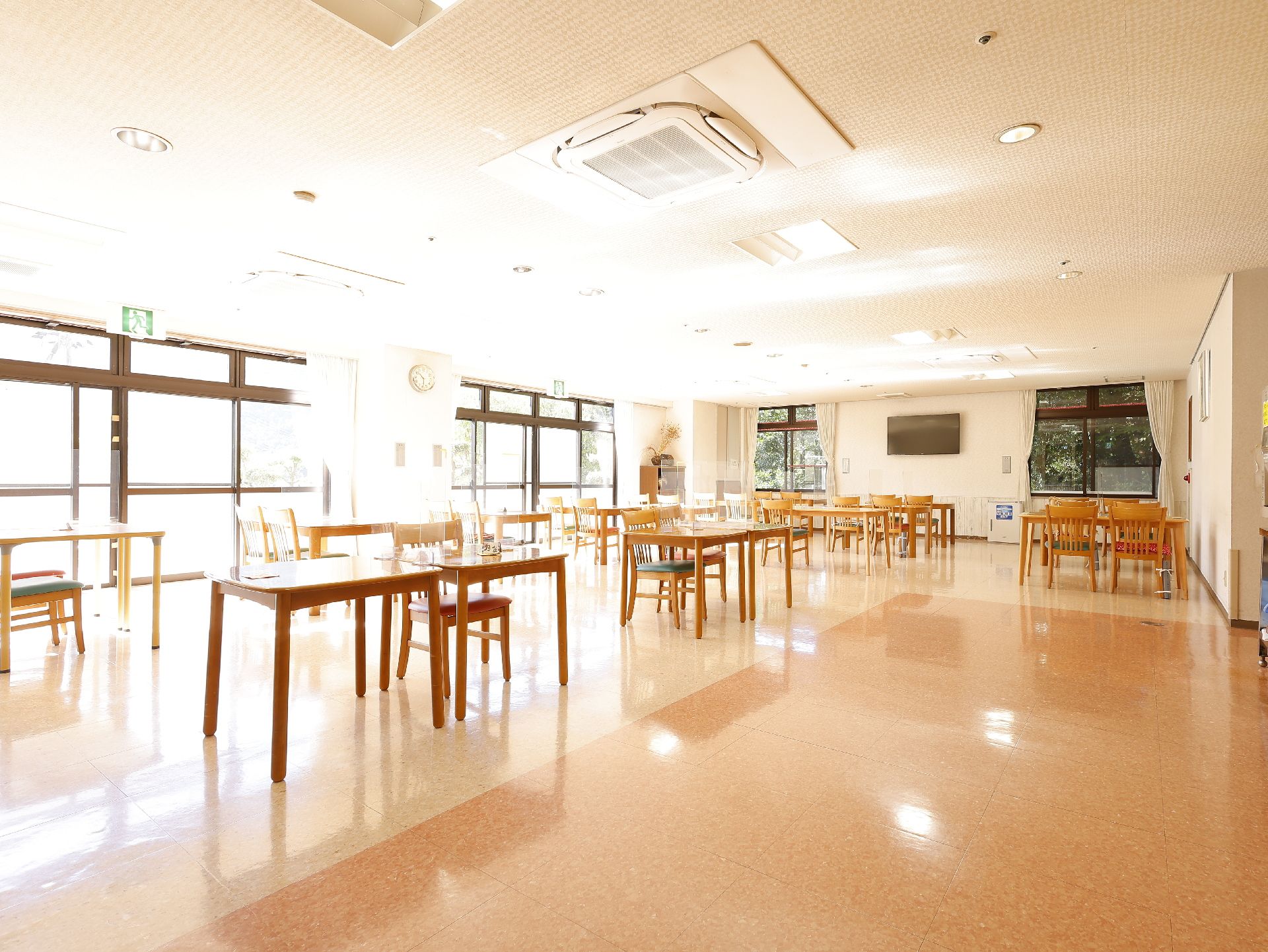 家具配置にゆとりをもたせた食堂