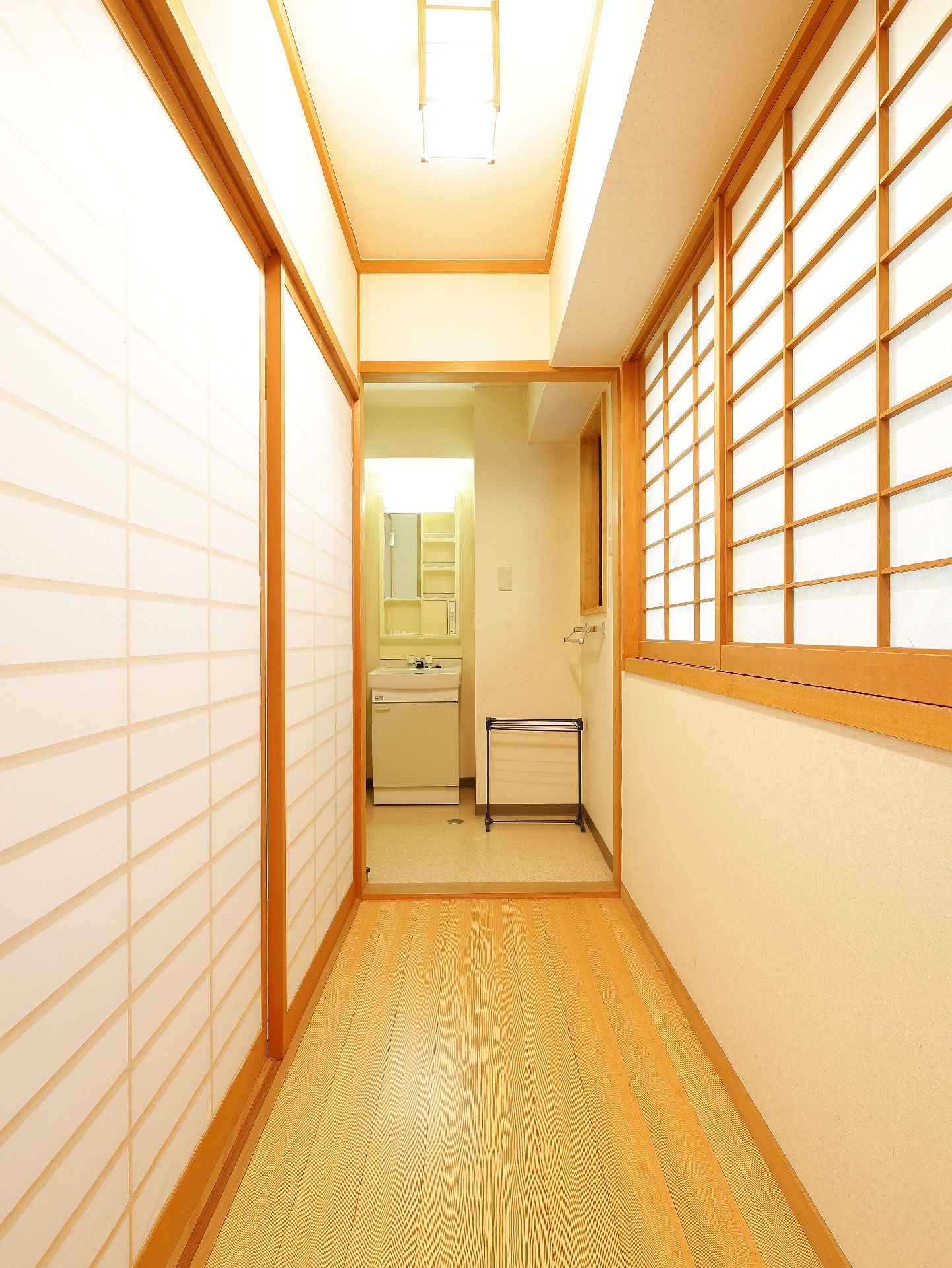 木調の廊下