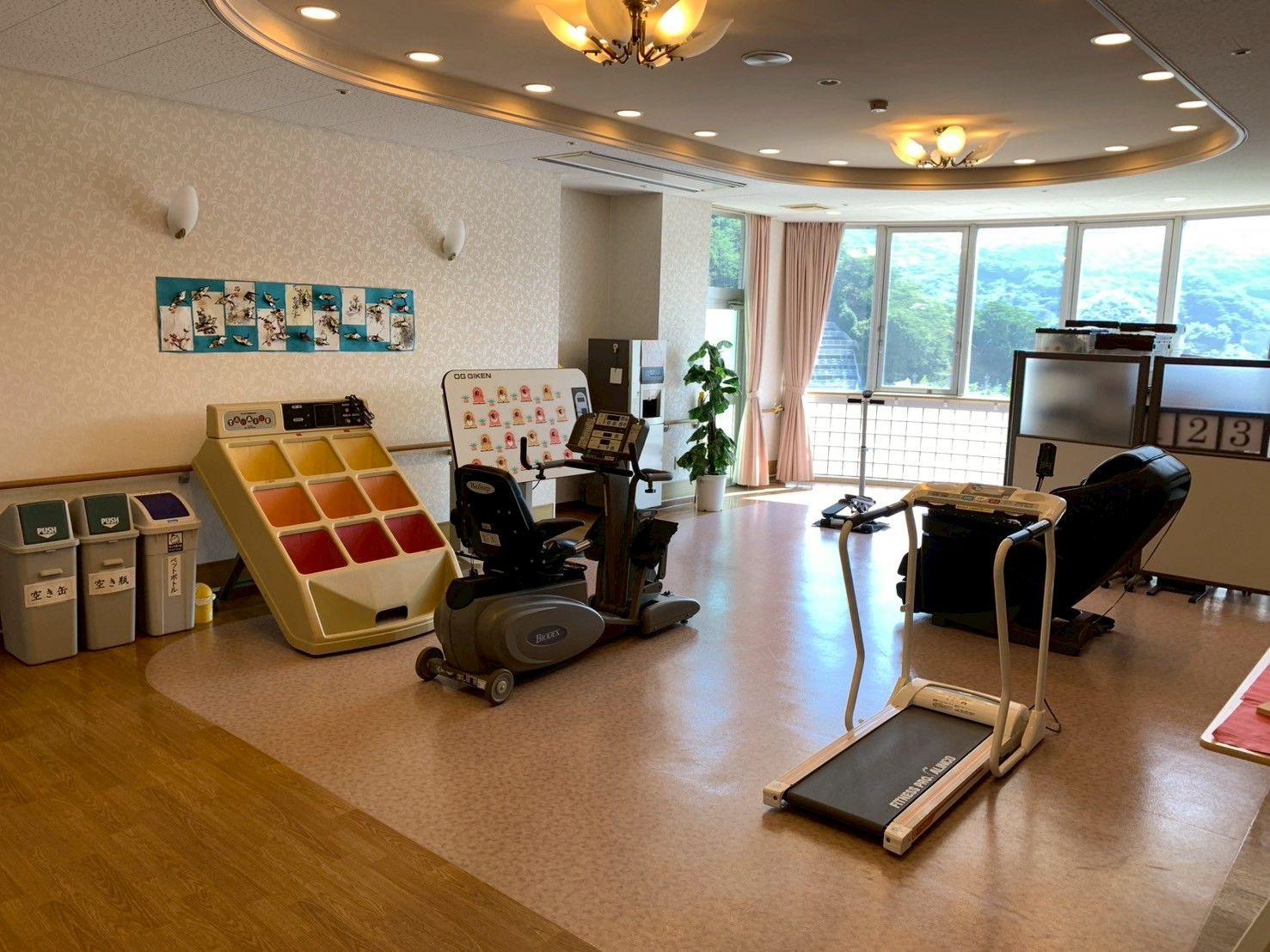 運動器具が並ぶ部屋