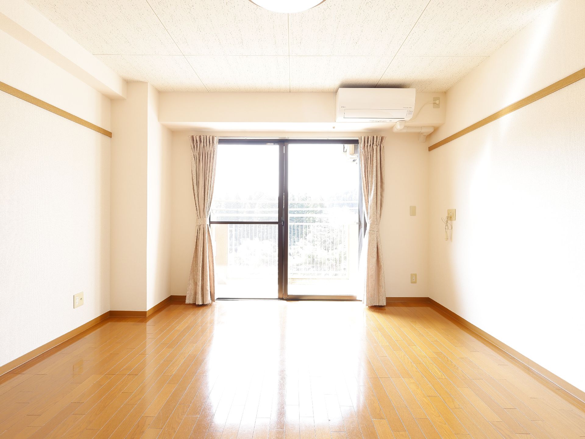 杖の方も余裕をもって生活できる、広々とした居室