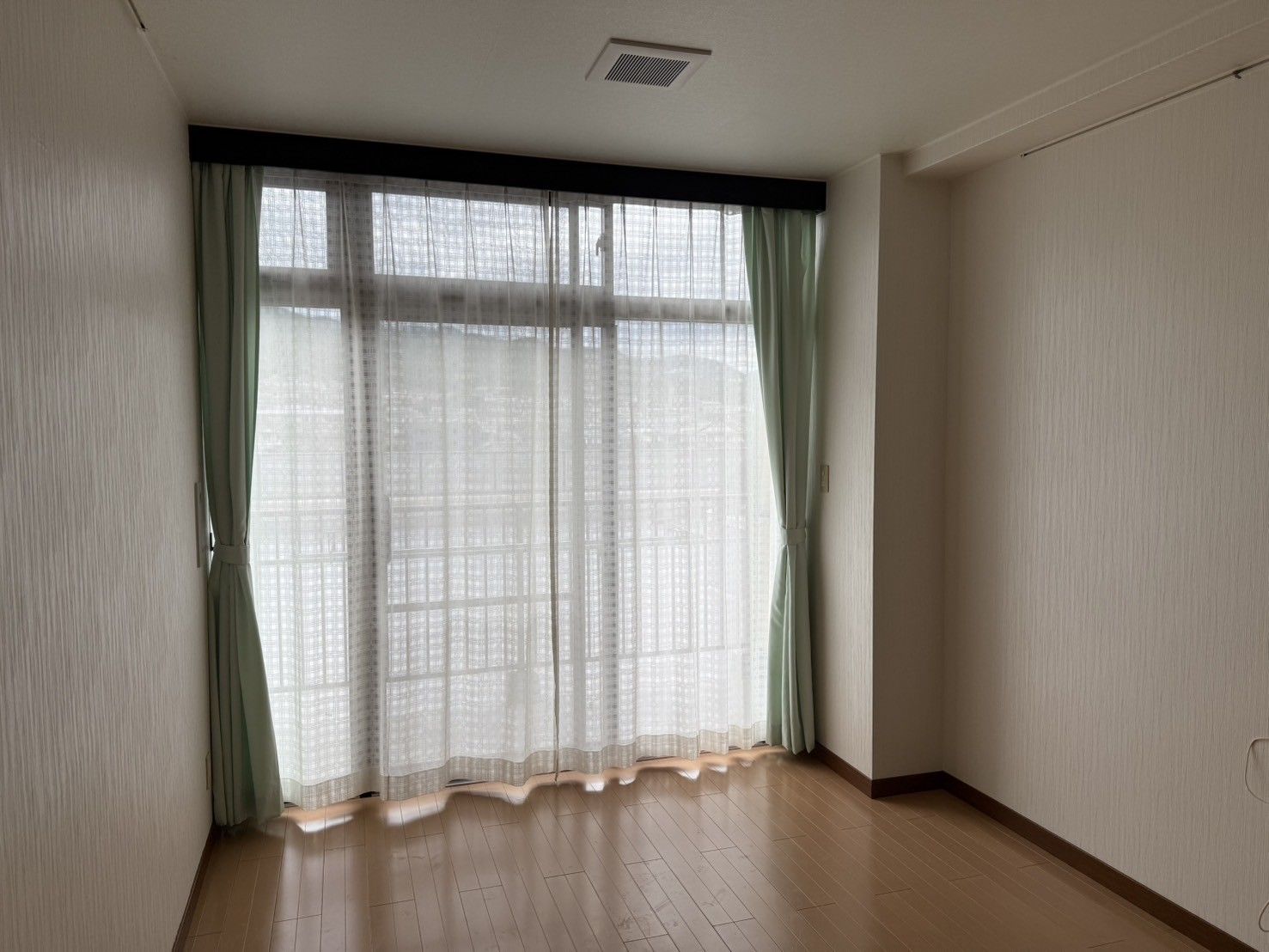 日差しが差し込む部屋