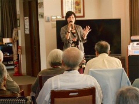 「癒しの市川おにだか館（住宅型併設）」のイベント。ボランティアの方が、施設に訪れることもある。