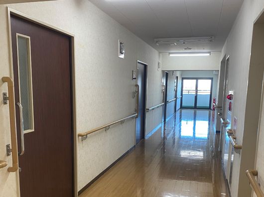 西側居住スペース廊下