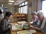 あたたかい雰囲気の食堂