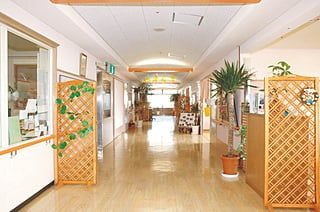 明るく清潔な廊下
