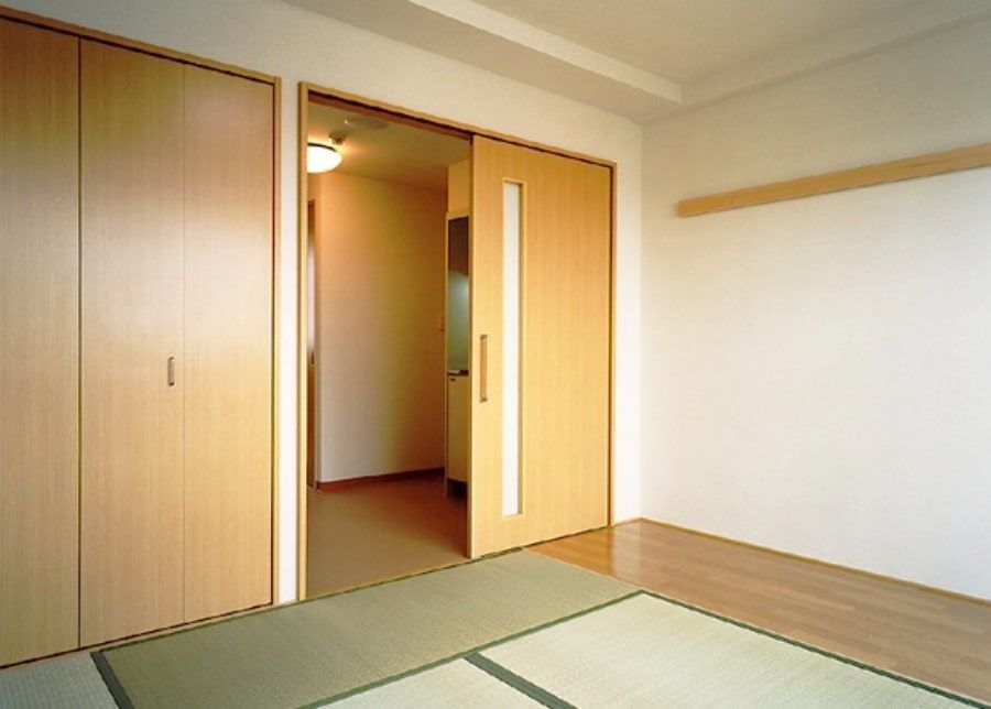 明るい和室の居室