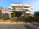 広々とした建物の外観