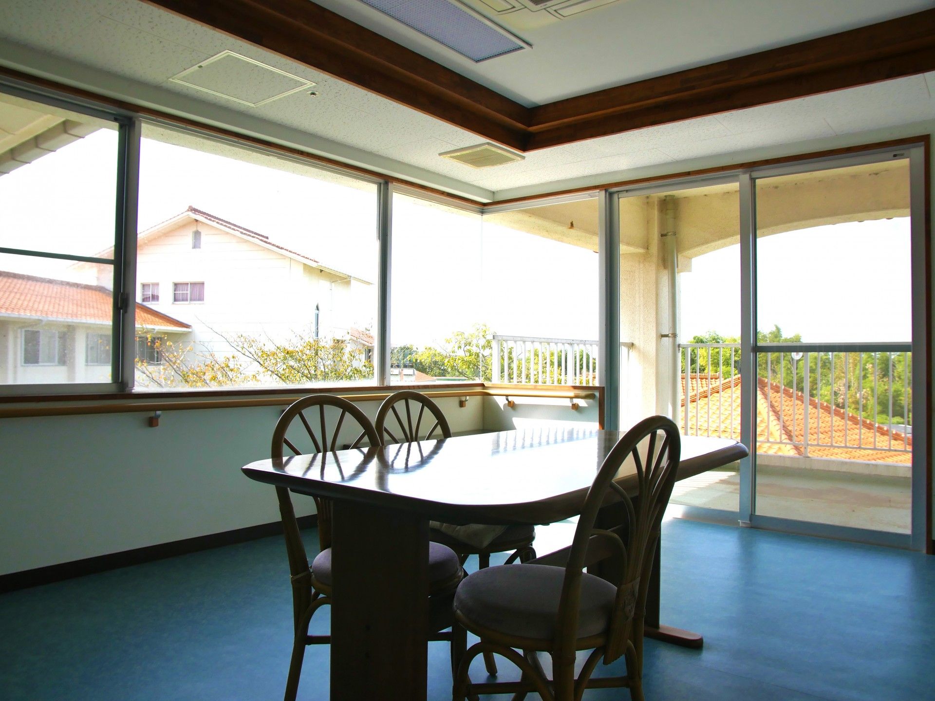 明るいリビングスペース