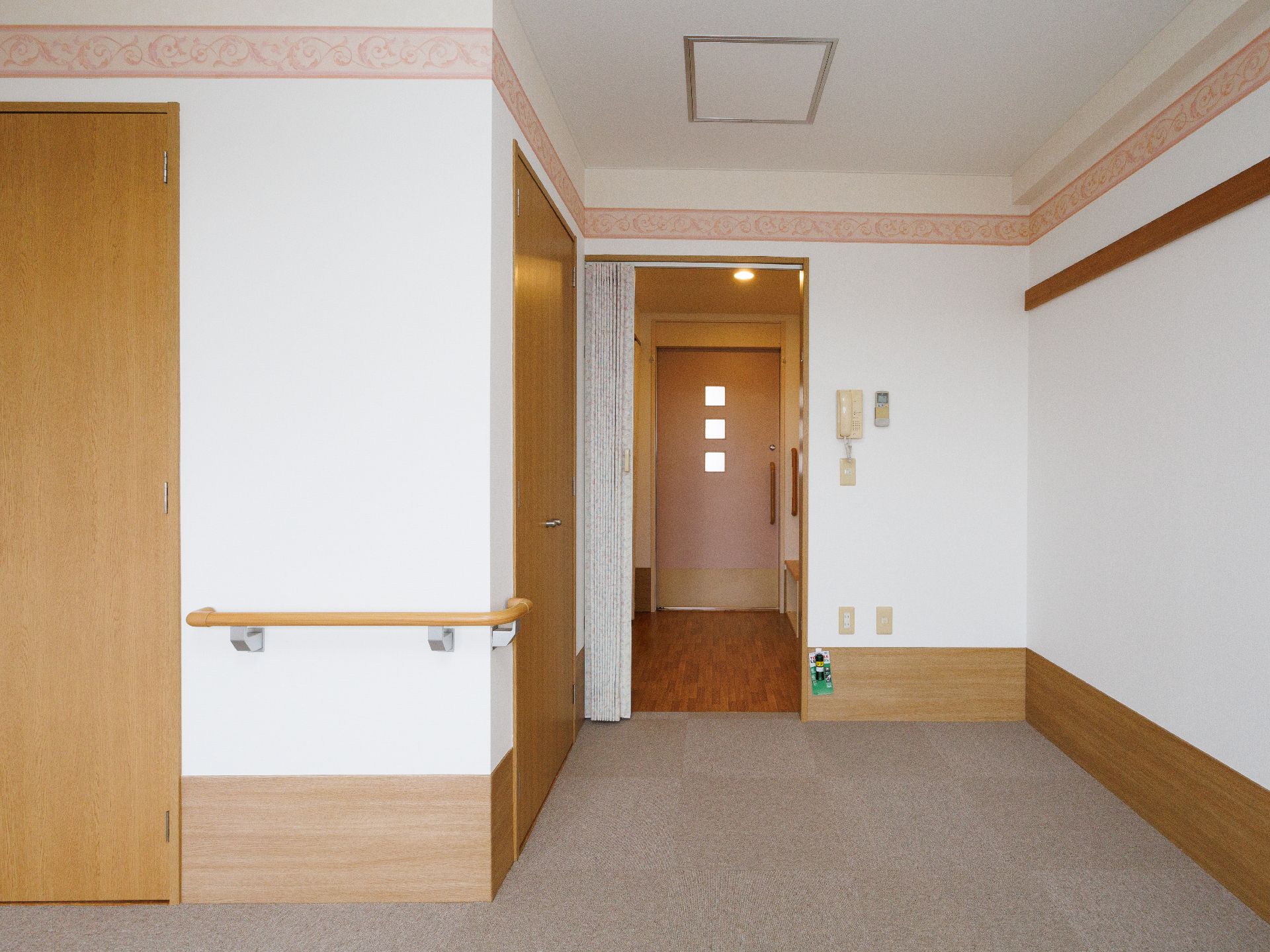 広々とした全室個室の施設