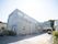 ４階建ての施設である。避難用の外階段が設置されており、車寄せがエントランスに設けられている。アプローチは広いスペースがある。