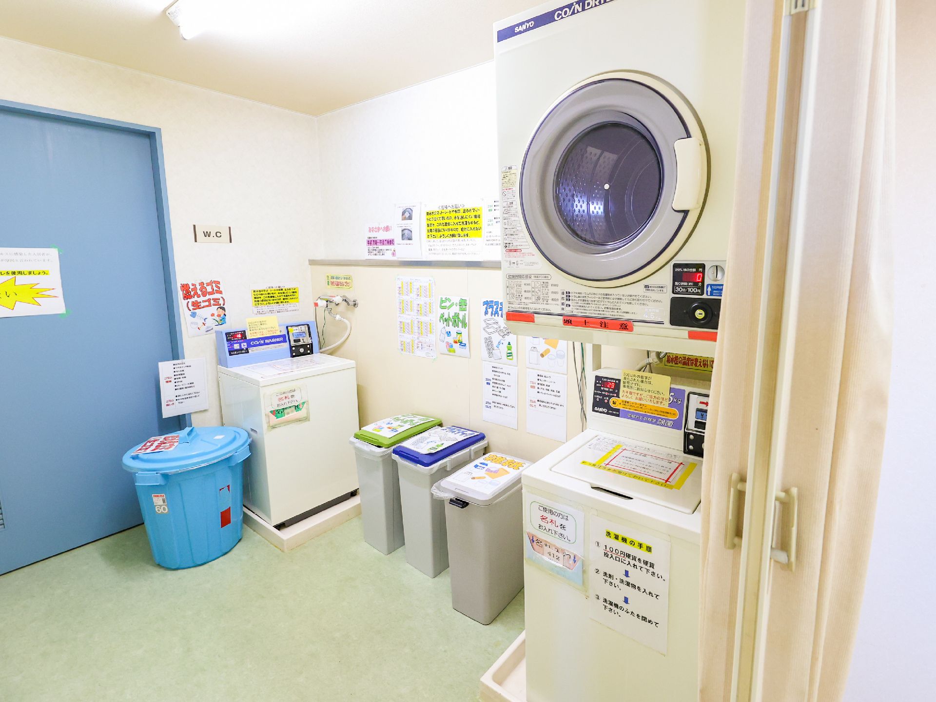 洗濯機や乾燥機がある洗濯室