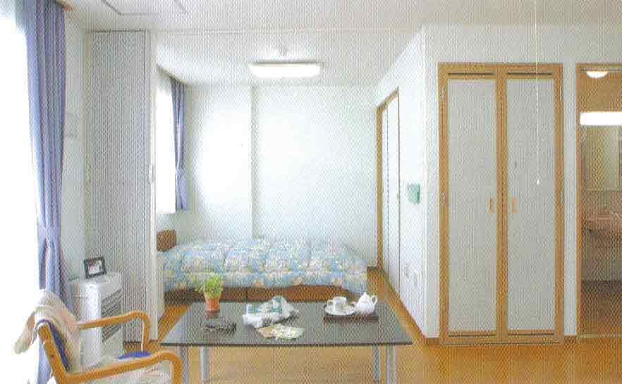 ゆったりとした個室の居室