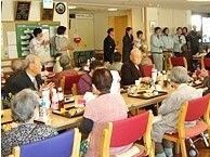 高齢者施設のイベント風景