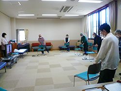 明るい広々とした多目的室
