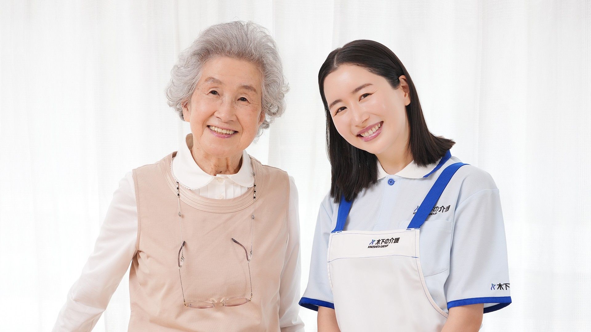 清潔感のあるエントランス。大理石のルーフが高級感を醸している。