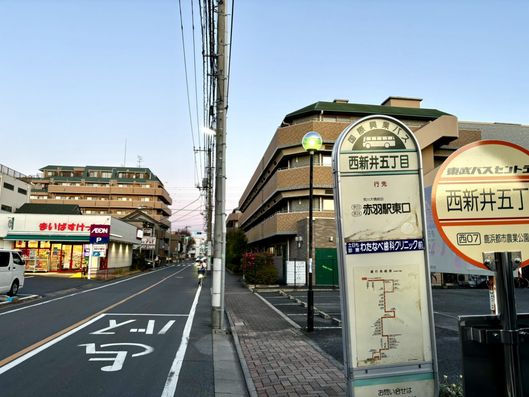 ケアハウス外側　バス停