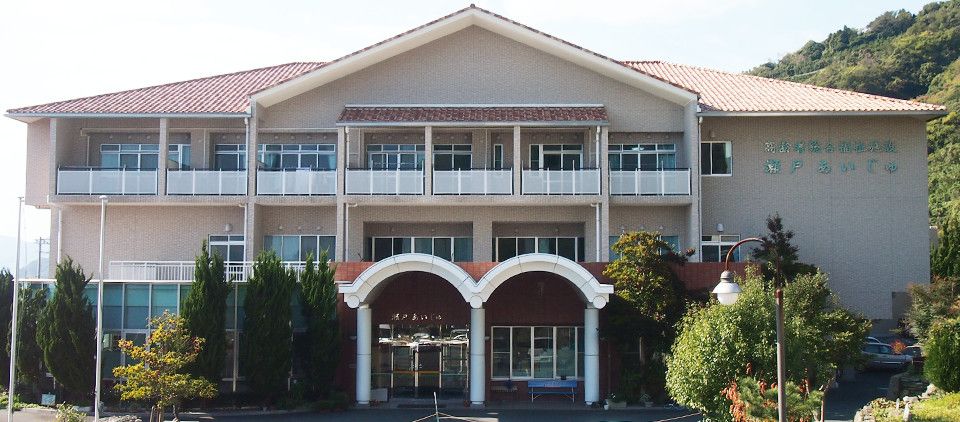 ゆったりとした建物正面