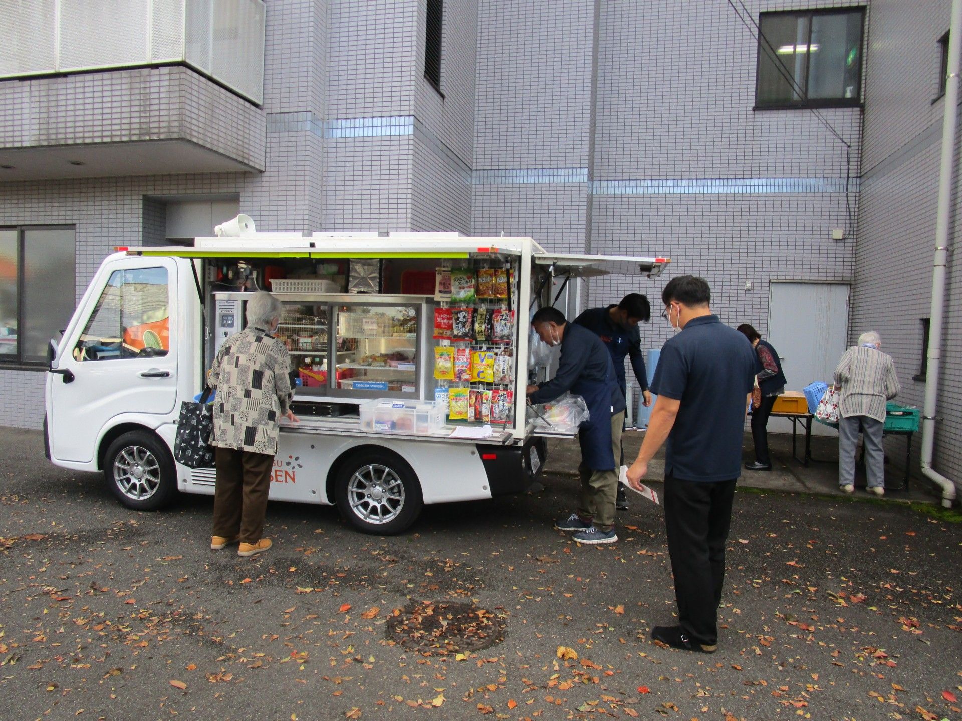 移動販売車が来訪中