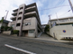 介護施設の外観が見える風景