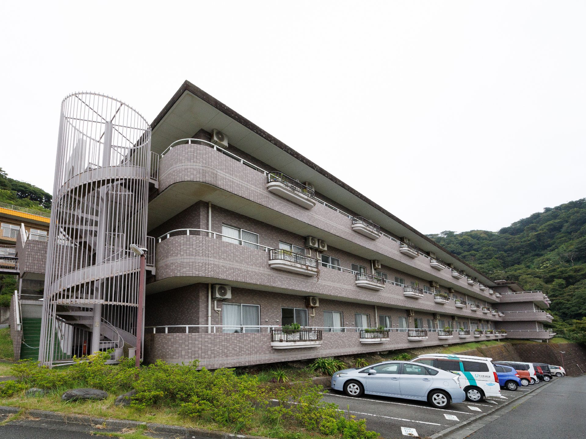 駐車場が広いので、遠方からでもアクセスできる介護施設