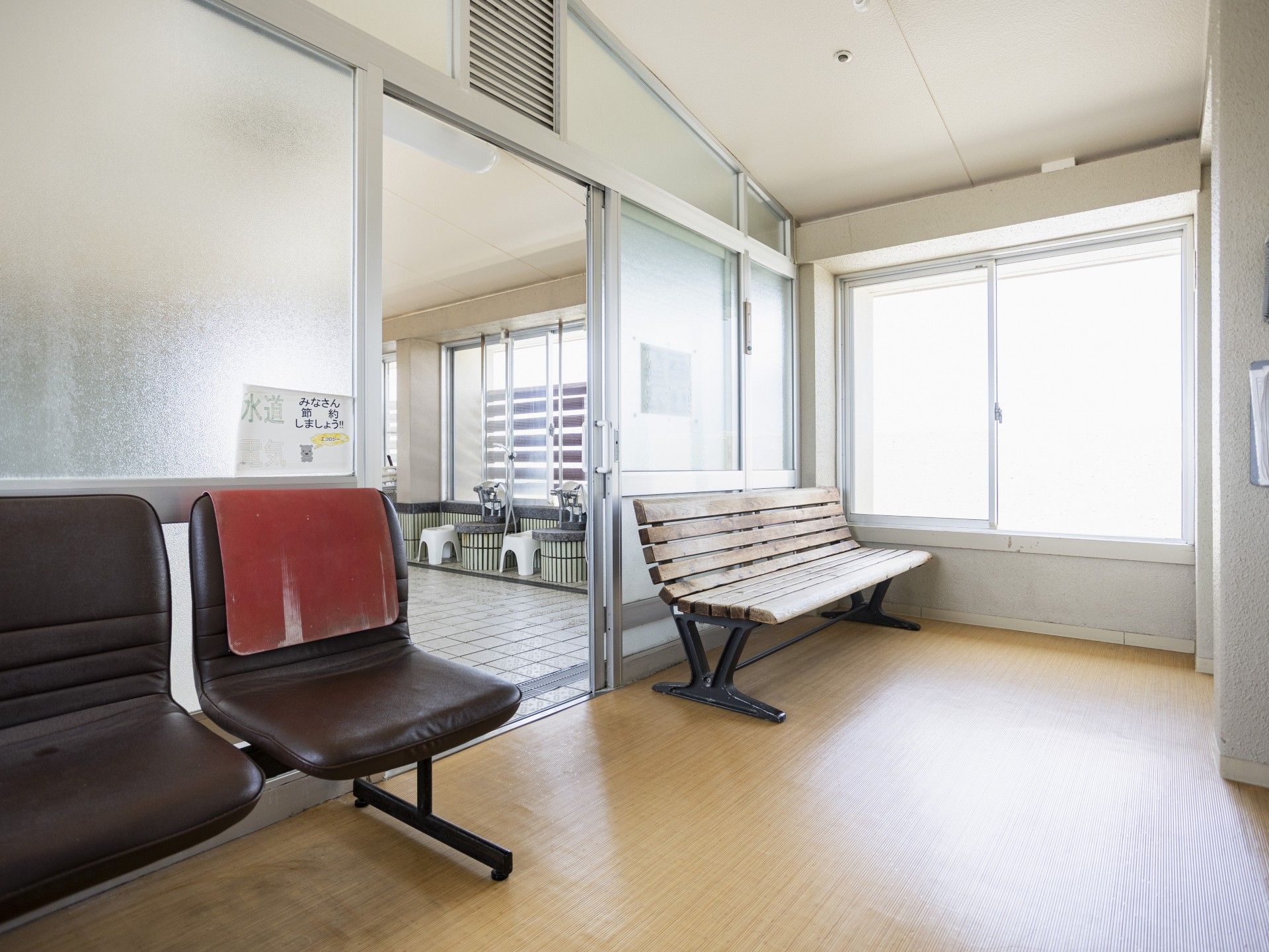 明るい待合スペース
