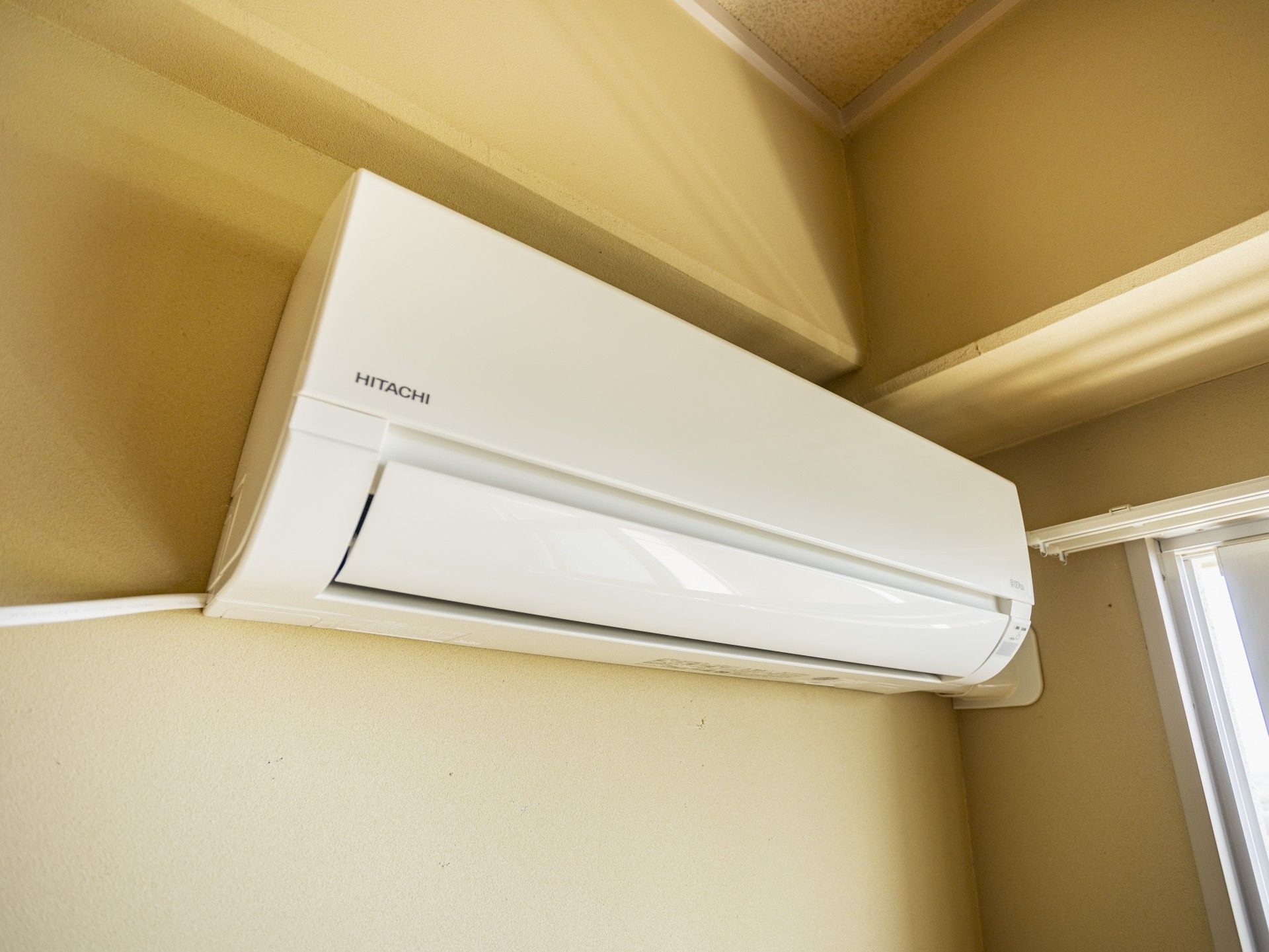 壁に設置されたエアコン