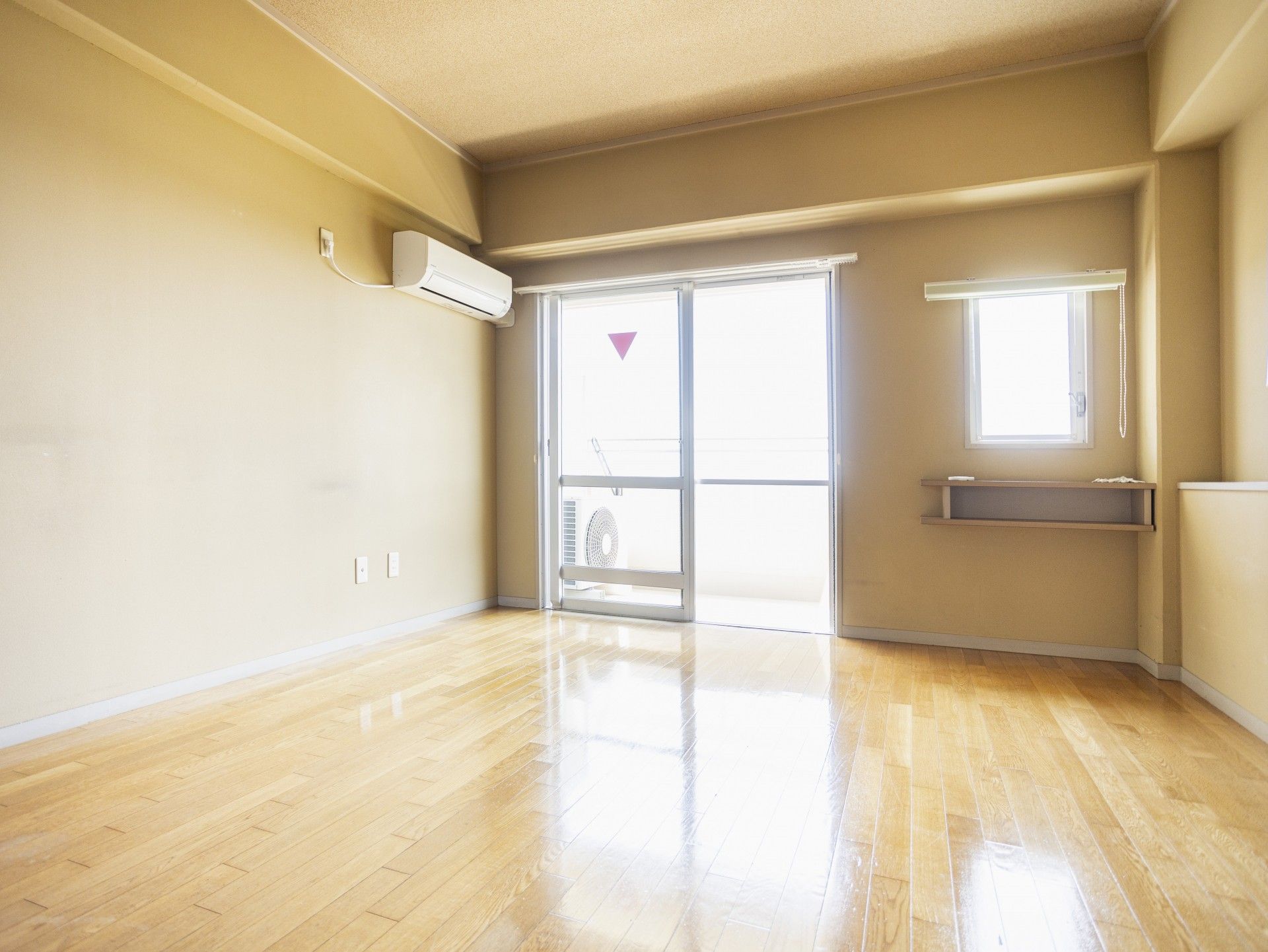 日差しが差し込む部屋