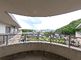 開放的なバルコニーの風景