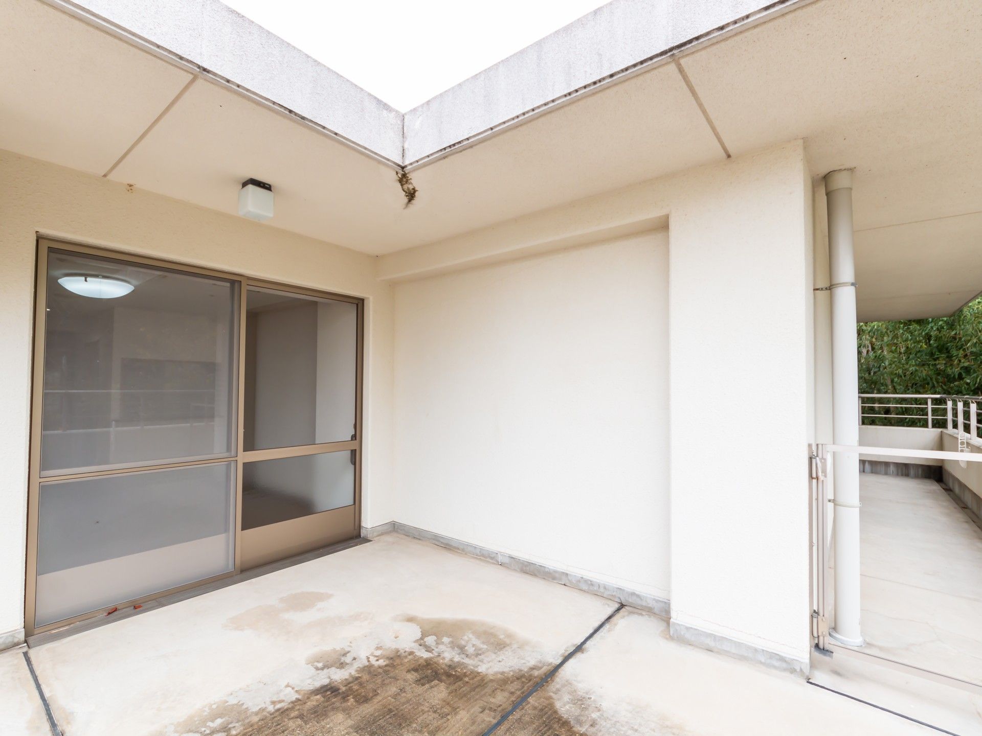 広々としたテラスの出入口