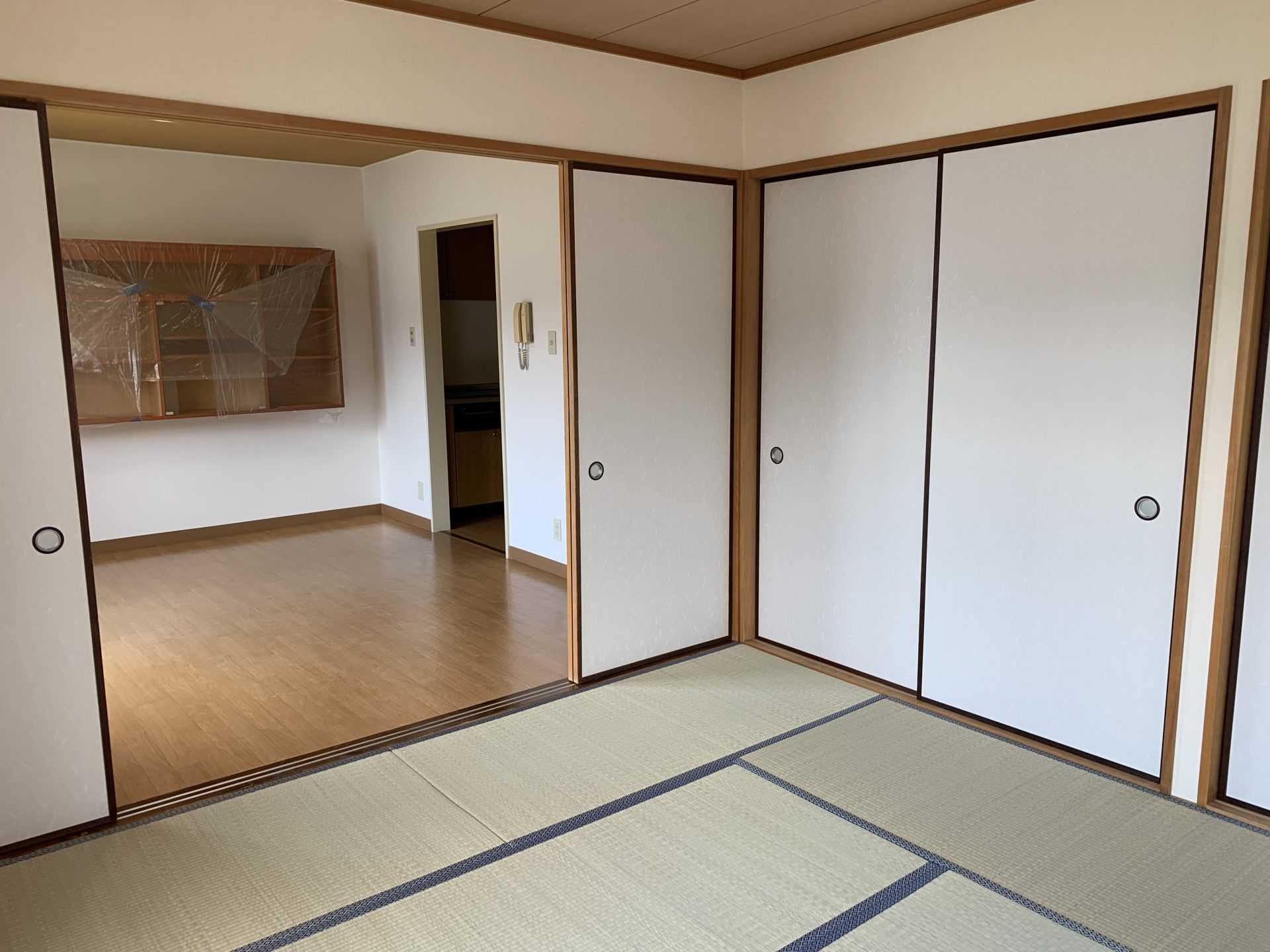 和室と廊下の間仕切り