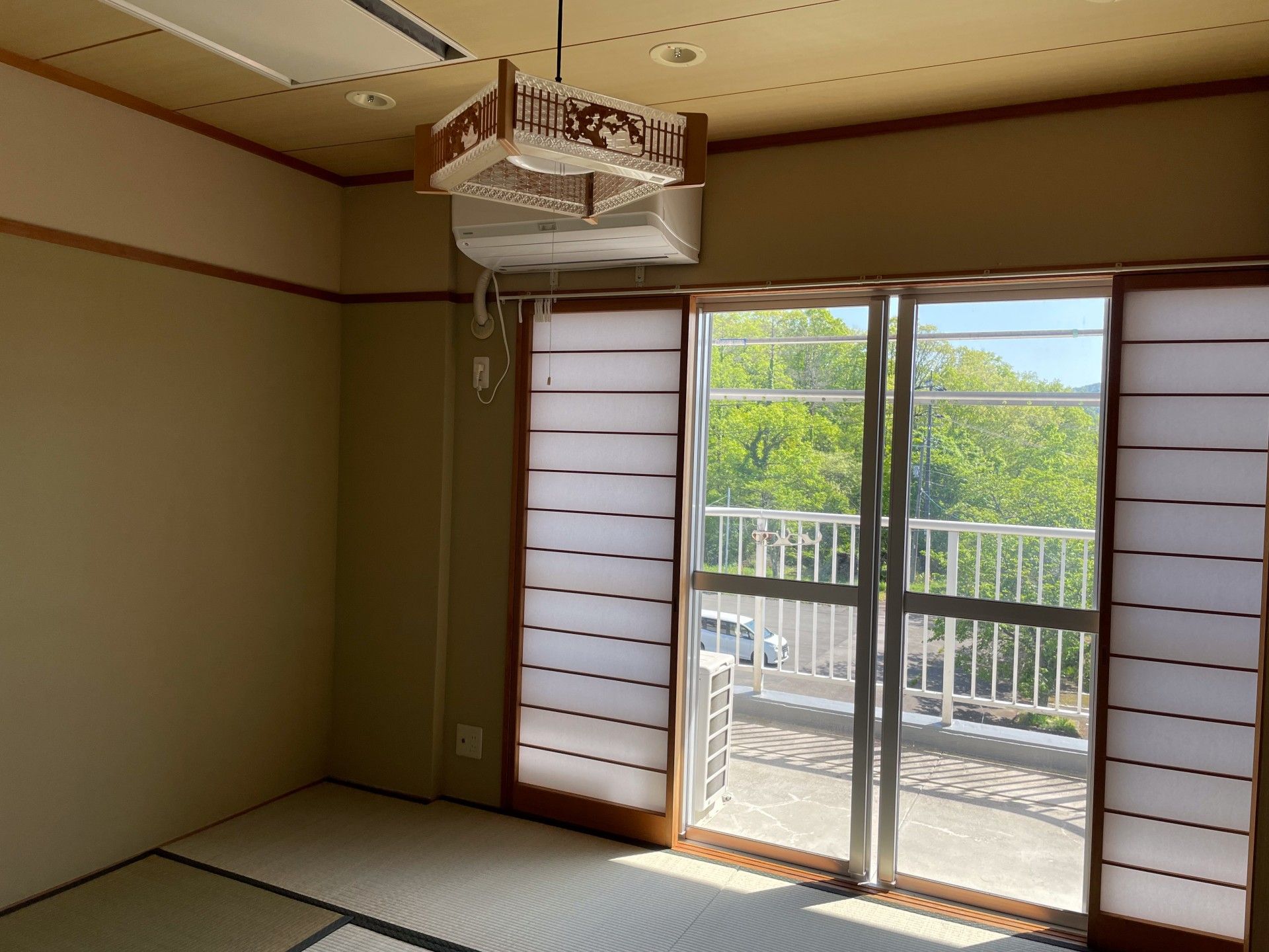 和室の明るい個室空間