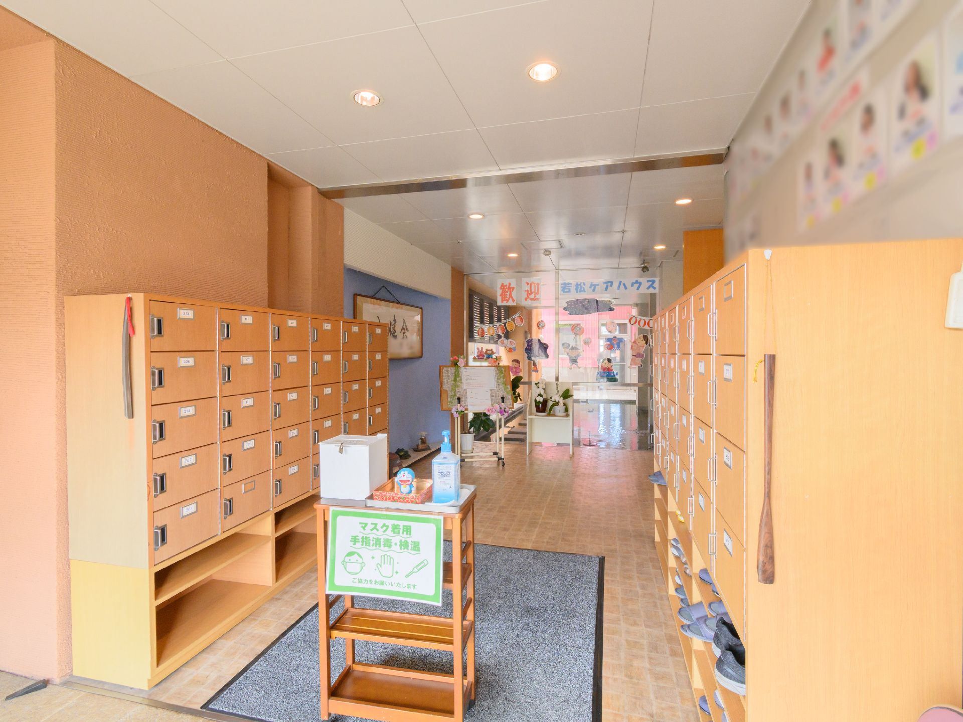消毒液が設置されている玄関