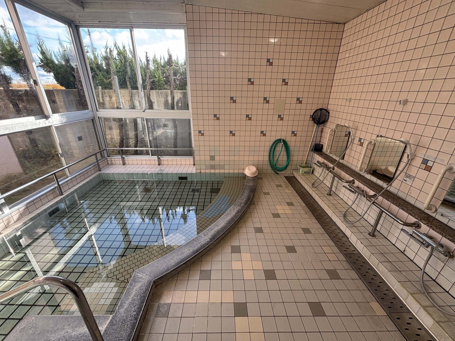 広々とした浴室