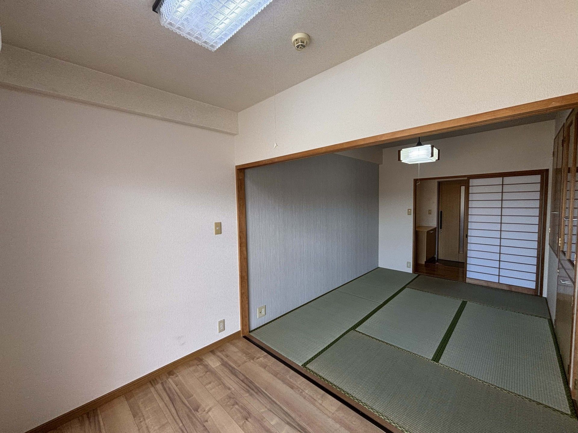 和室とフローリングの部屋