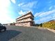 明るく広々した建物外観
