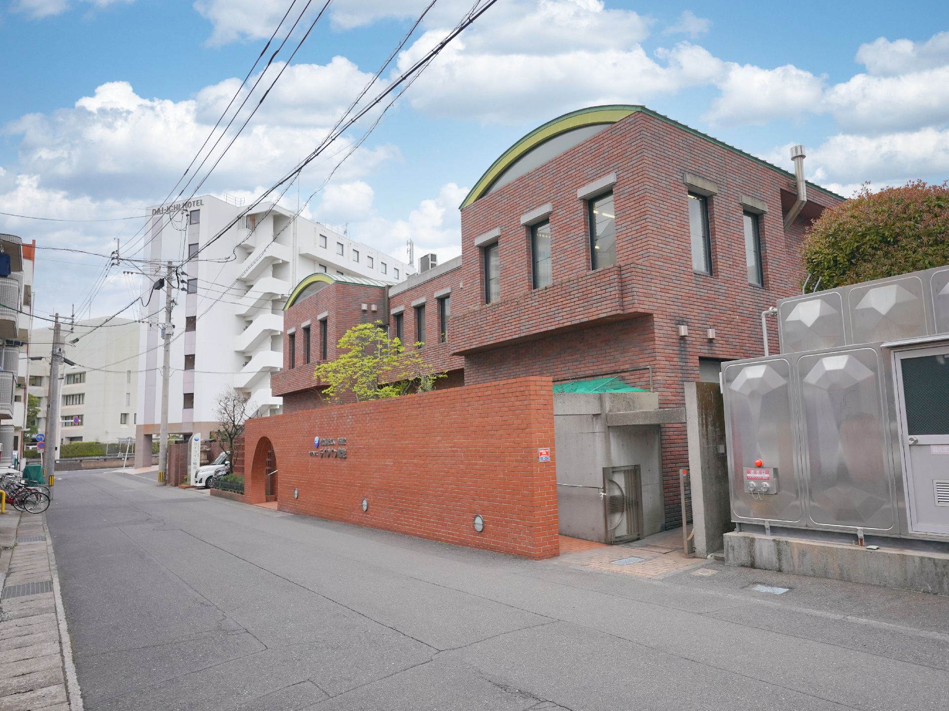 バリアフリー化された、手すりが設置してある玄関