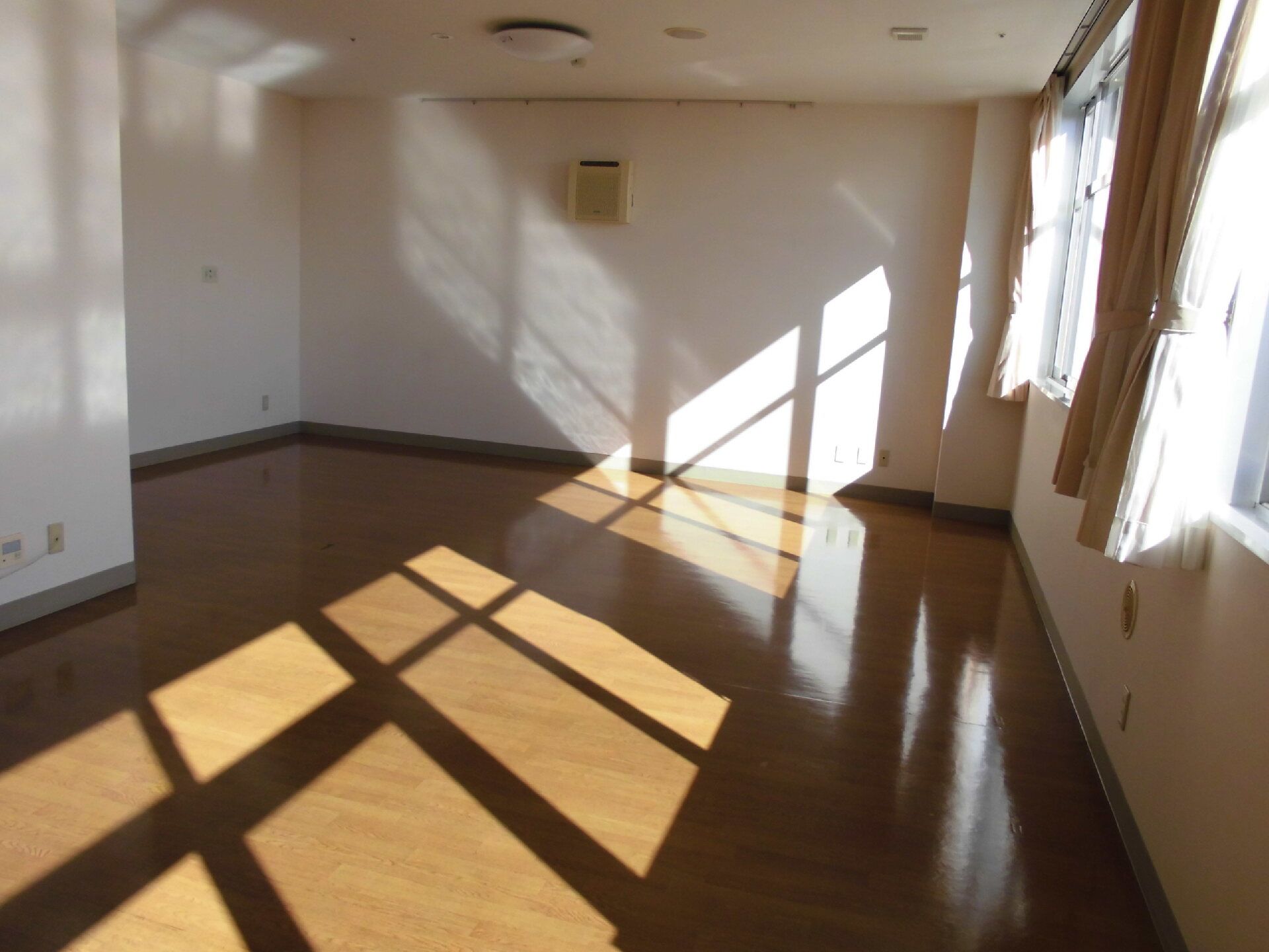 日当たりの良いお部屋で自然の景色を眺めることができます。