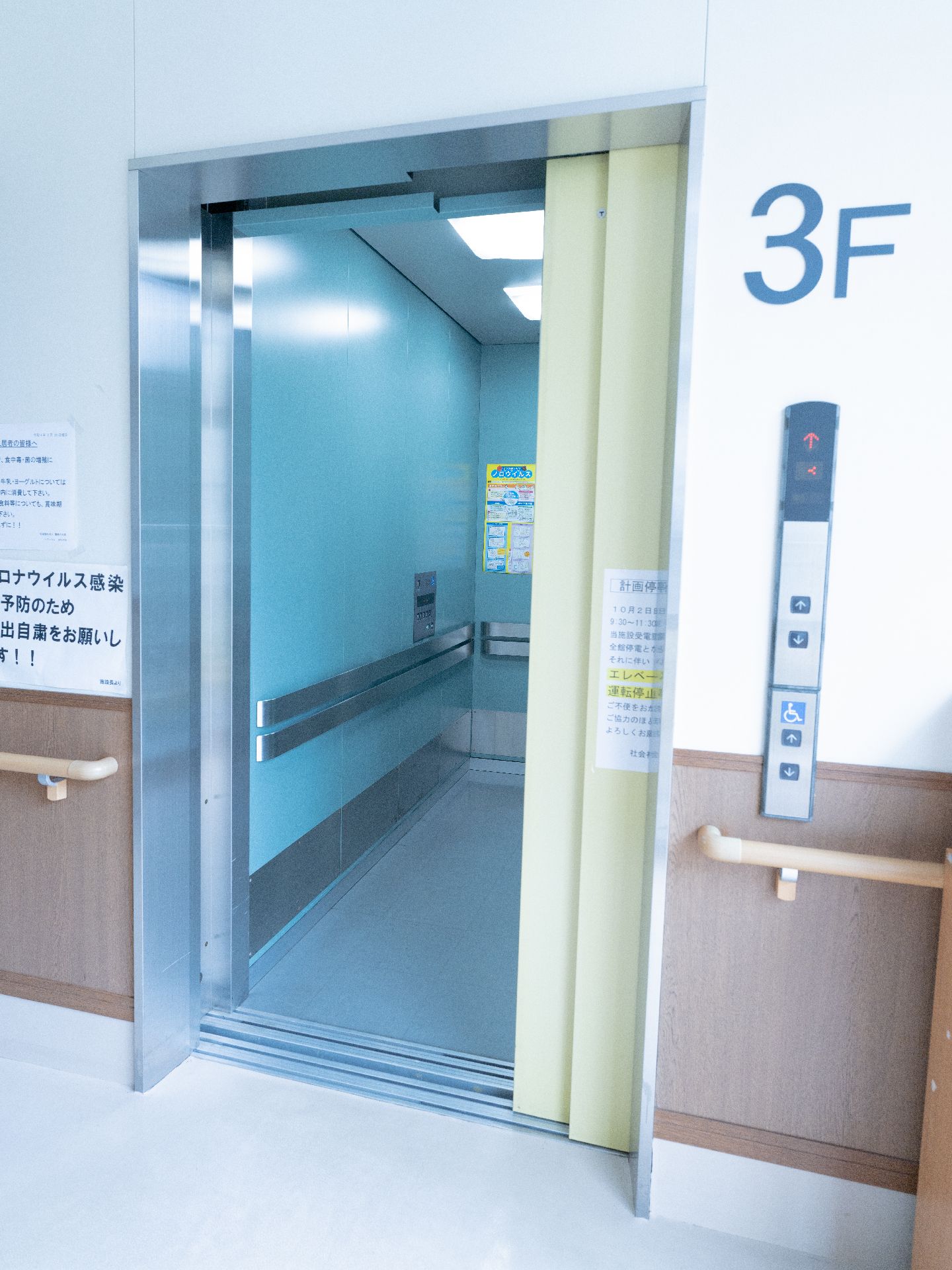 介護施設の各階をスムーズに行き来することができるエレベーター