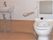 トイレには背もたれや手すりが付き、手洗い場も設けられている。