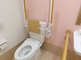バリアフリーのトイレと洗面設備