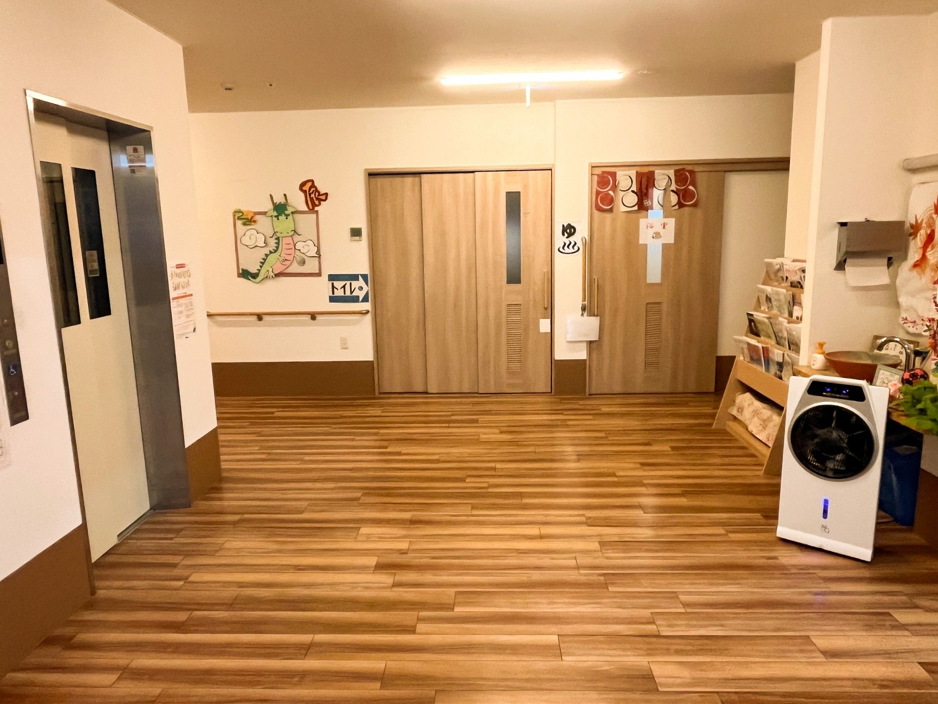 エレベーター前の廊下
