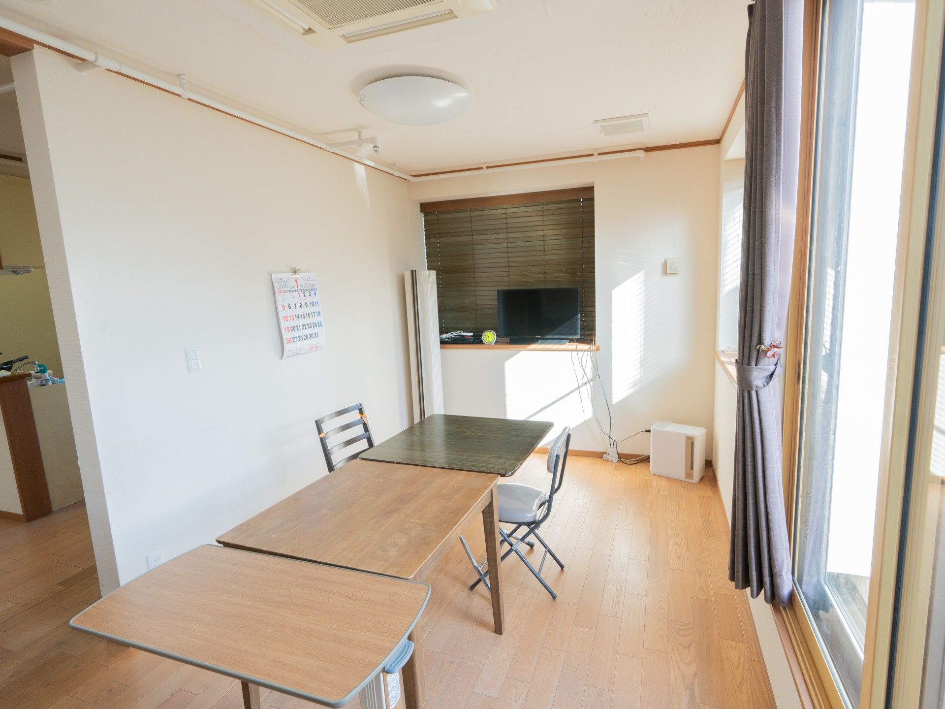 日差しが差し込む部屋