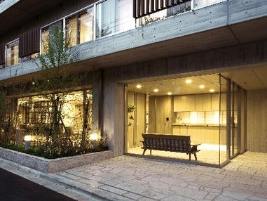 「ヒュッテ目黒」の外観。高級なマンションと変わらない外観。