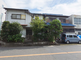静かな住宅街にある介護施設外観